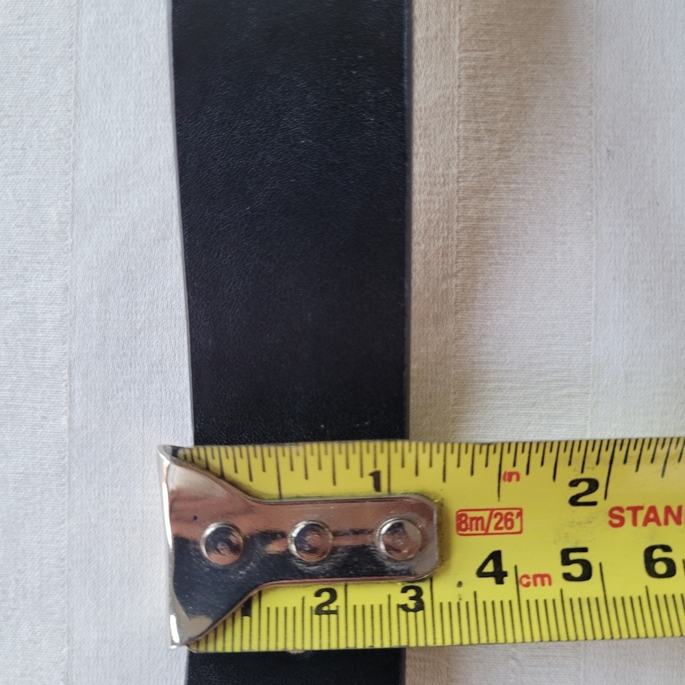 Kate Spade Black and Tan Belt with Gold Accent 45×1 1/4. - Picture 6 of 7